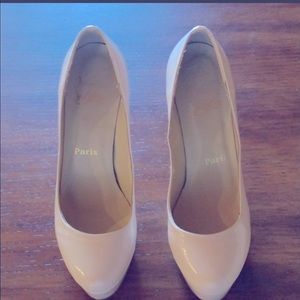 Women’s Christian Louboutin Red bottoms size 41.